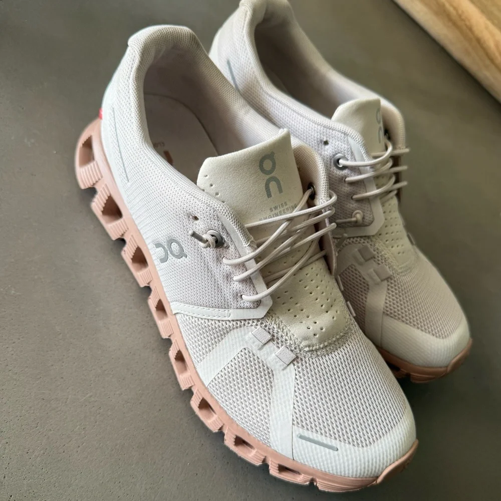 On Cloud 5 Trainers in Sand and Rosebrown - Picture 2 of 6